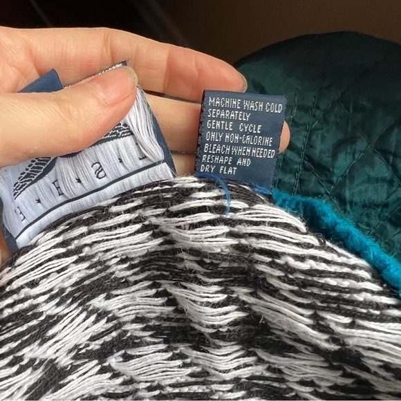 BEST American Clothing Company Vintage Black White Red Blue Houndstooth Sweater - Picture 9 of 12